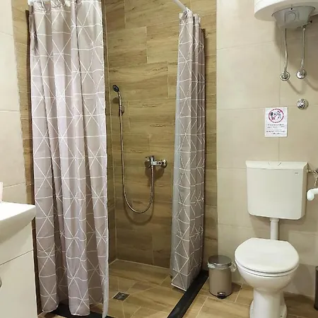 אכסניה Centar Lux 2 *