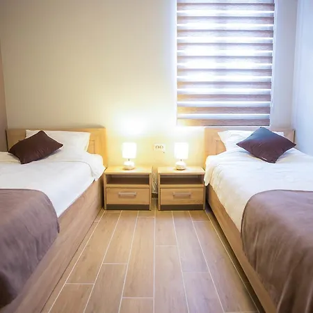 Centar Lux 2 אכסניה *