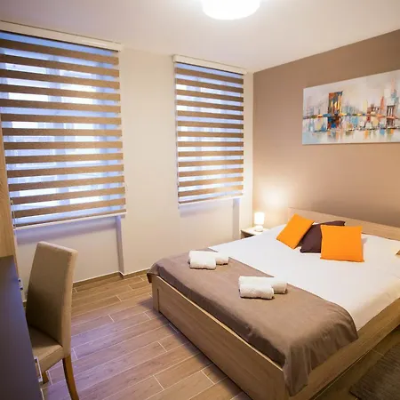 Centar Lux 2 *