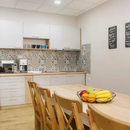 אכסניה Centar Lux 2 *