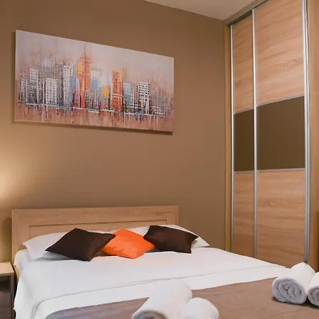 Centar Lux 2 אכסניה זרנג'נין