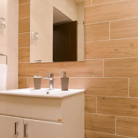 Centar Lux 2 זרנג'נין